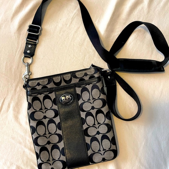 Coach crossbody - Picture 1 of 2